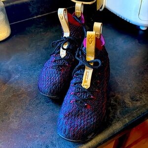 Nike lebron Xv new heights size 5.5y like new
